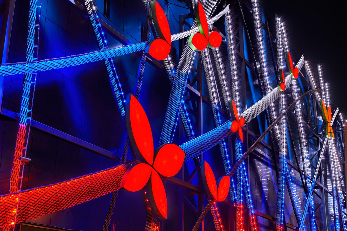 Evropeyskaya Elektrotekhnica has implemented a large media facade system installation and commissioning project Evropeyskaya Elektrotekhnica has implemented a large media facade system installation and commissioning project
